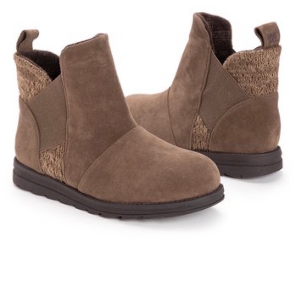 Muk Luks Size 9